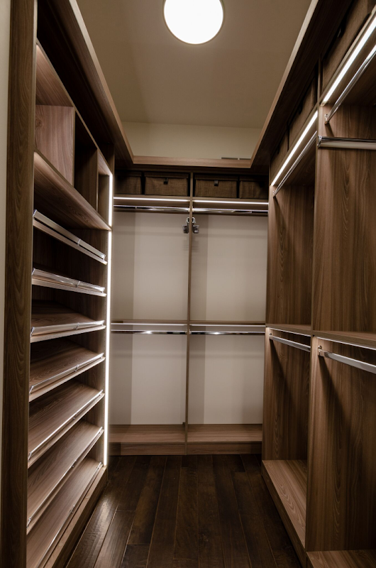 Luxuria Closets