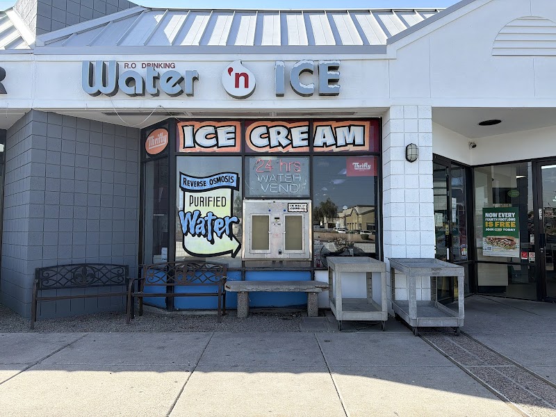 Water and Ice Mesa (Alkaline water + Thrifty ice cream)