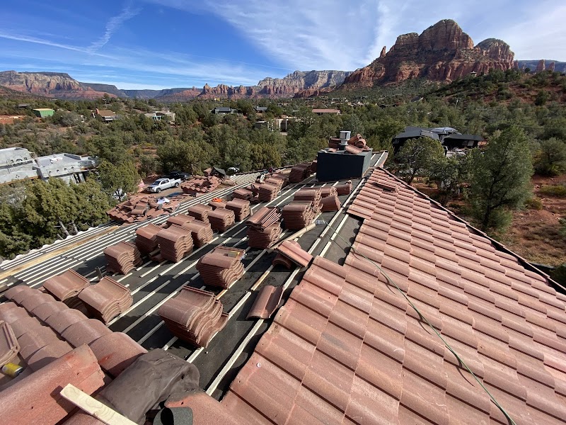 Roatan Roofing LLC